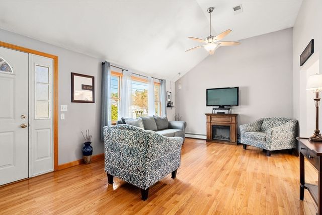 35 Sir Joseph Ct, Taunton, MA 02780