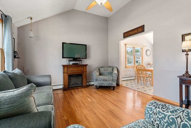 35 Sir Joseph Ct, Taunton, MA 02780