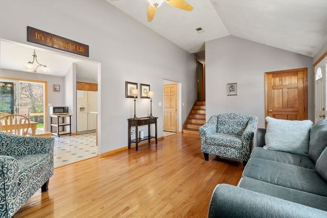 35 Sir Joseph Ct, Taunton, MA 02780