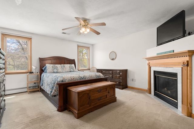 35 Sir Joseph Ct, Taunton, MA 02780