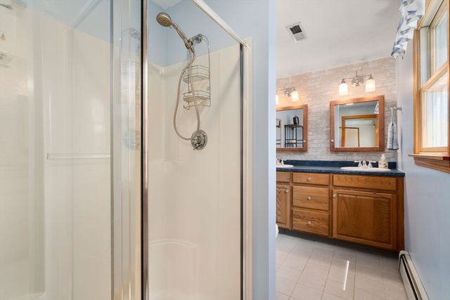 35 Sir Joseph Ct, Taunton, MA 02780