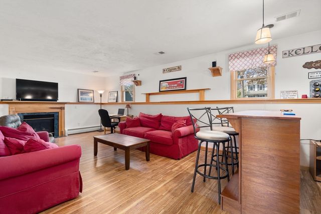 35 Sir Joseph Ct, Taunton, MA 02780