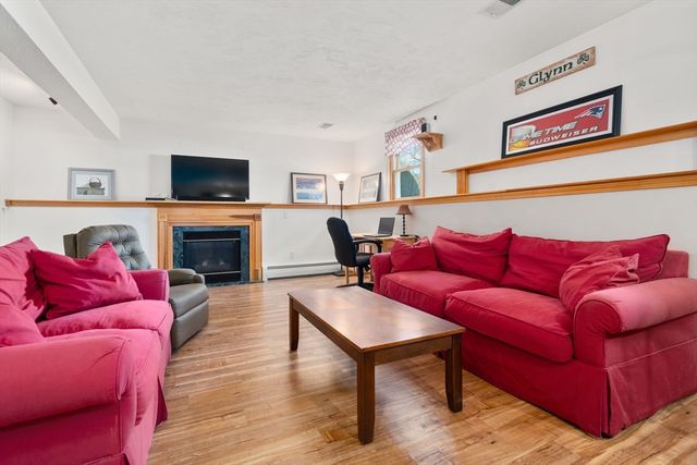 35 Sir Joseph Ct, Taunton, MA 02780