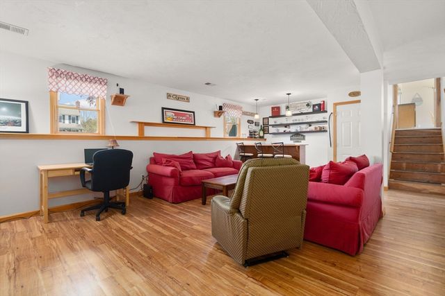 35 Sir Joseph Ct, Taunton, MA 02780