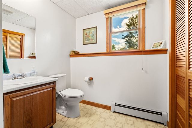 35 Sir Joseph Ct, Taunton, MA 02780