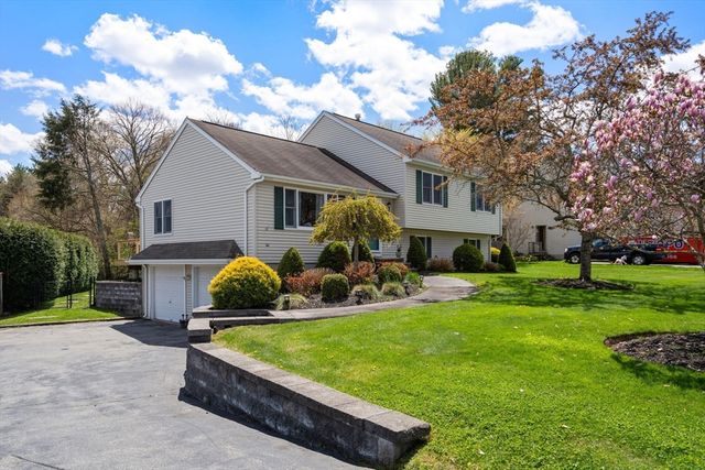 35 Sir Joseph Ct, Taunton, MA 02780