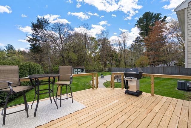 35 Sir Joseph Ct, Taunton, MA 02780