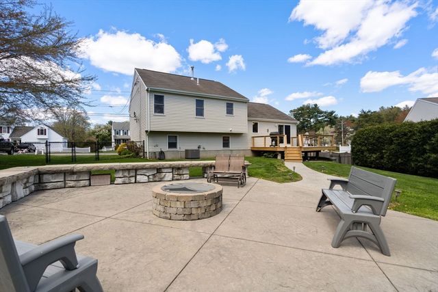 35 Sir Joseph Ct, Taunton, MA 02780