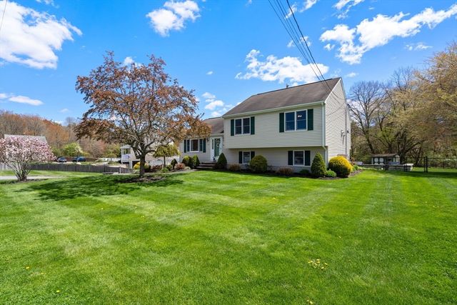 35 Sir Joseph Ct, Taunton, MA 02780