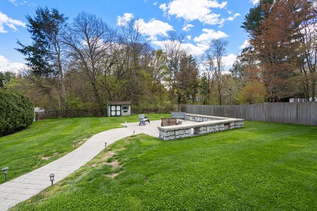 35 Sir Joseph Ct, Taunton, MA 02780
