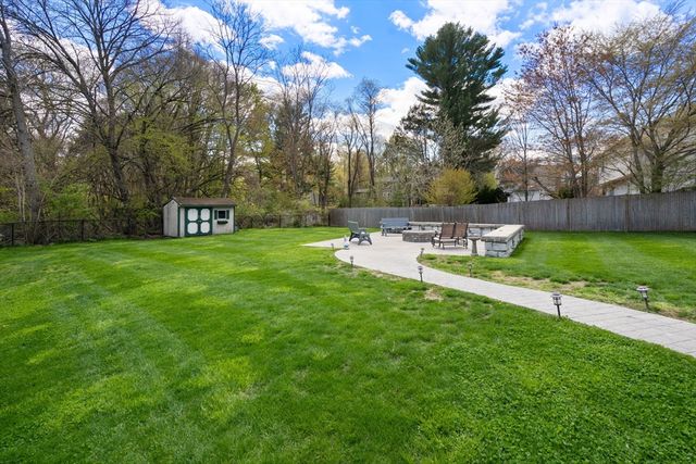 35 Sir Joseph Ct, Taunton, MA 02780