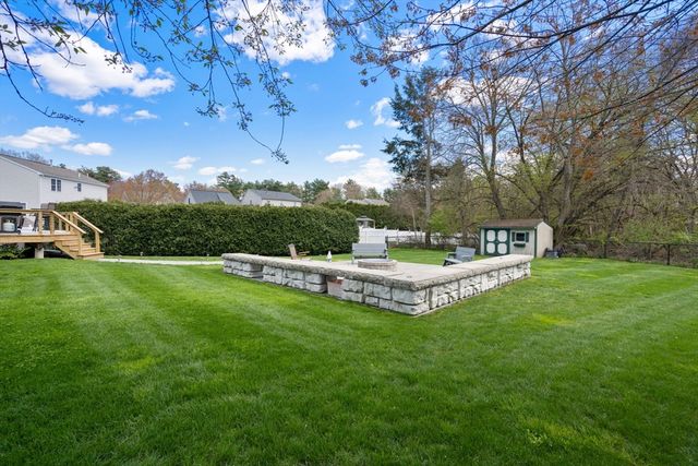 35 Sir Joseph Ct, Taunton, MA 02780