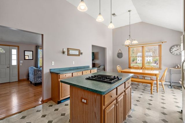 35 Sir Joseph Ct, Taunton, MA 02780