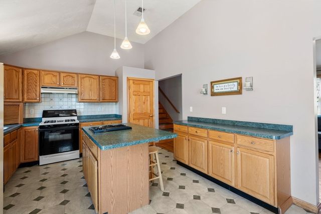 35 Sir Joseph Ct, Taunton, MA 02780