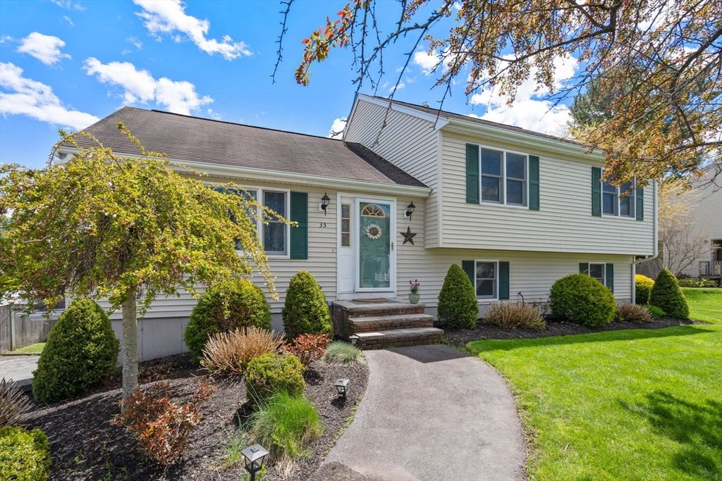 35 Sir Joseph Ct, Taunton, MA 02780