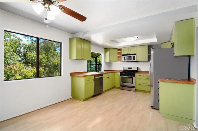 18739 Hatteras Street 55, Tarzana, CA 91356
