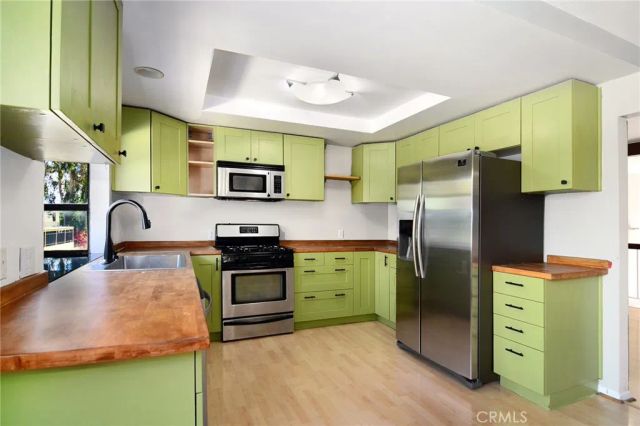 18739 Hatteras Street 55, Tarzana, CA 91356