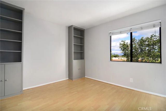 18739 Hatteras Street 55, Tarzana, CA 91356