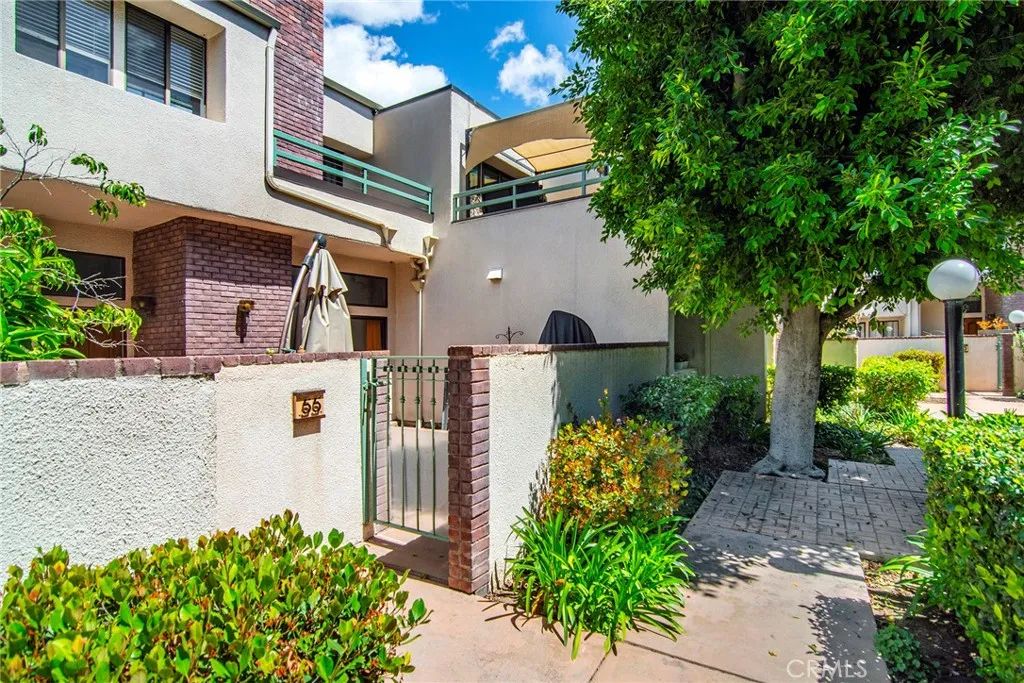 18739 Hatteras Street 55, Tarzana, CA 91356