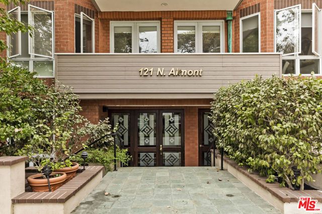 121 N Almont Drive 103, Beverly Hills, CA 90211