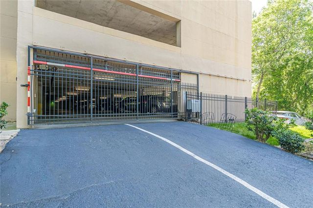 1 Biscayne Drive 109, Atlanta, GA 30309