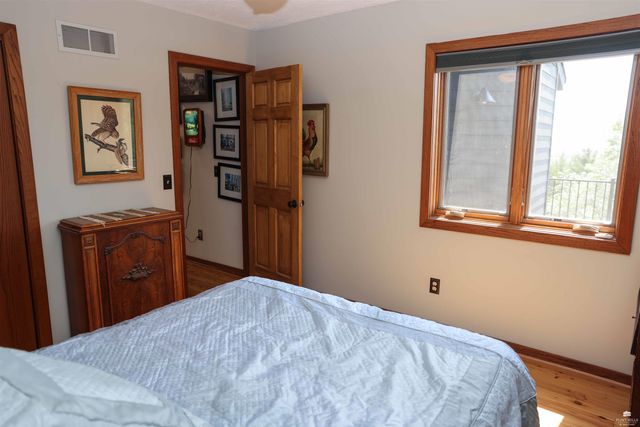 5707 Saddle Rock Road, Manhattan, KS 66503