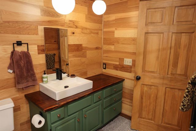 5707 Saddle Rock Road, Manhattan, KS 66503