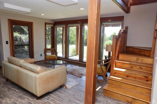 5707 Saddle Rock Road, Manhattan, KS 66503