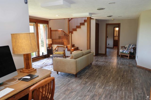 5707 Saddle Rock Road, Manhattan, KS 66503