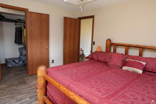 5707 Saddle Rock Road, Manhattan, KS 66503