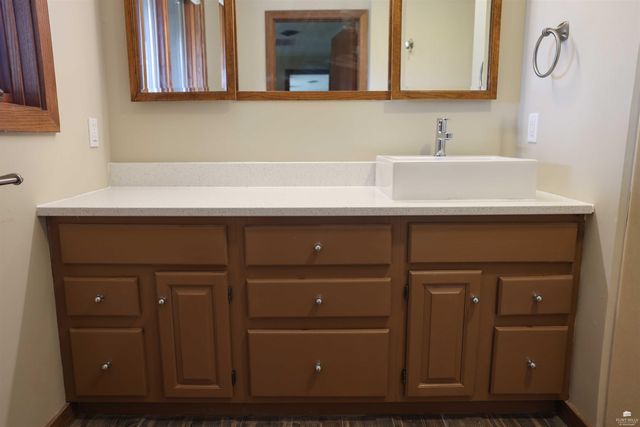 5707 Saddle Rock Road, Manhattan, KS 66503