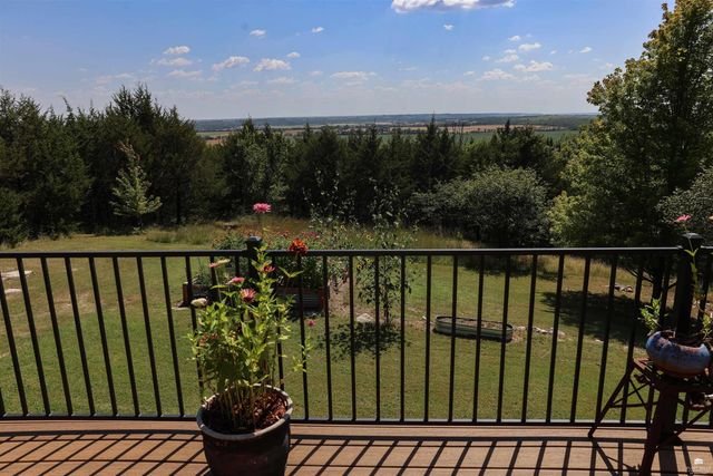 5707 Saddle Rock Road, Manhattan, KS 66503