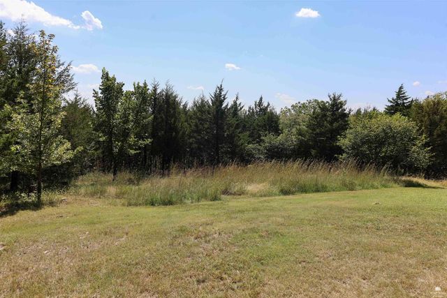 5707 Saddle Rock Road, Manhattan, KS 66503
