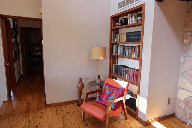 5707 Saddle Rock Road, Manhattan, KS 66503