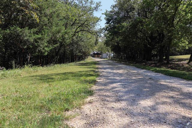 5707 Saddle Rock Road, Manhattan, KS 66503