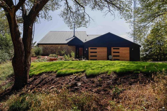 5707 Saddle Rock Road, Manhattan, KS 66503