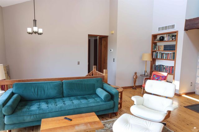 5707 Saddle Rock Road, Manhattan, KS 66503
