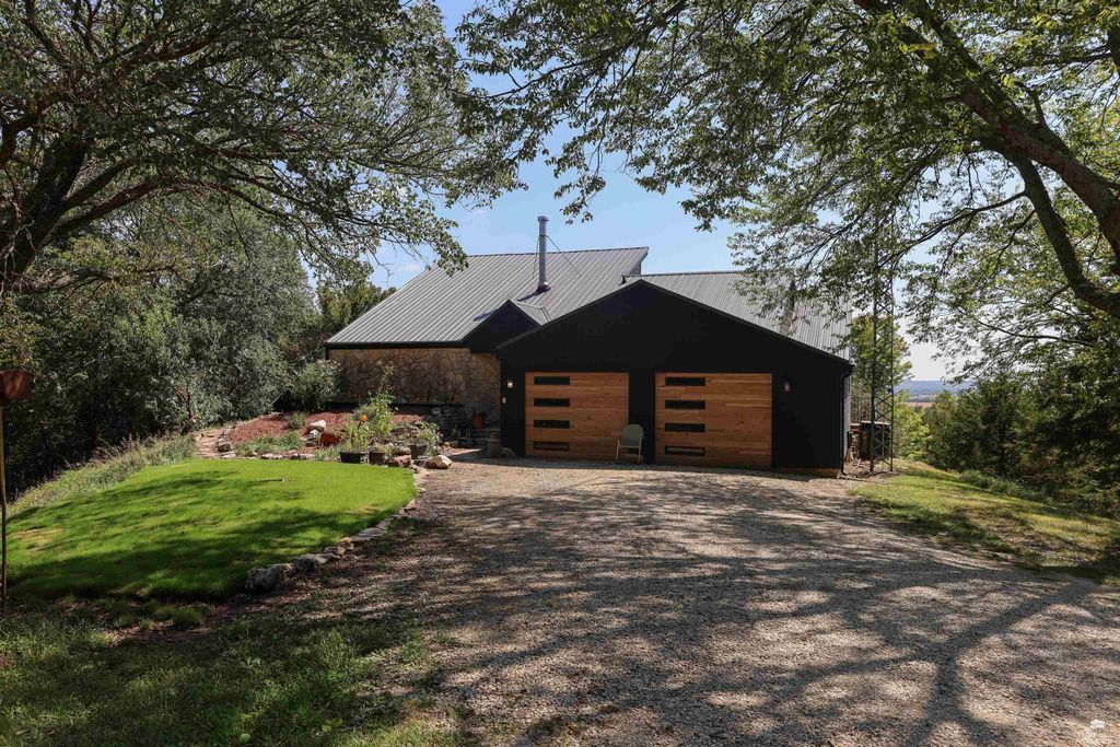 5707 Saddle Rock Road, Manhattan, KS 66503
