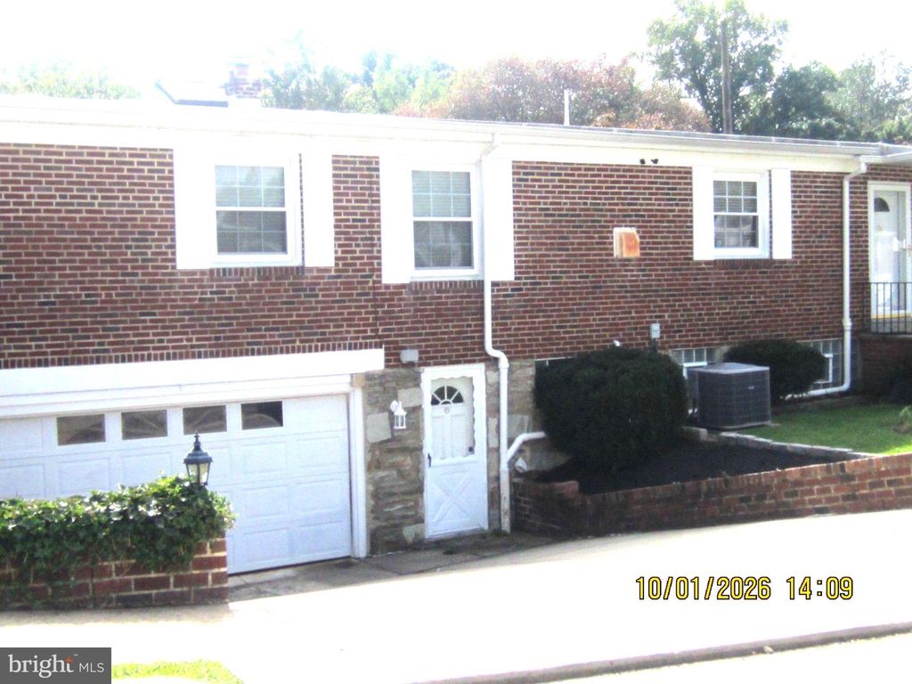 147 DIMARCO DR, PHILADELPHIA, PA 19154 — photo 2