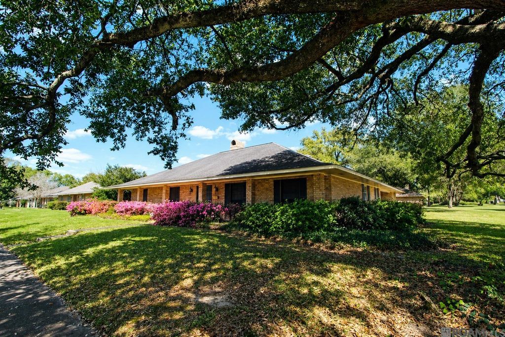 983 Hedgewood Dr, Baton Rouge, LA 70815