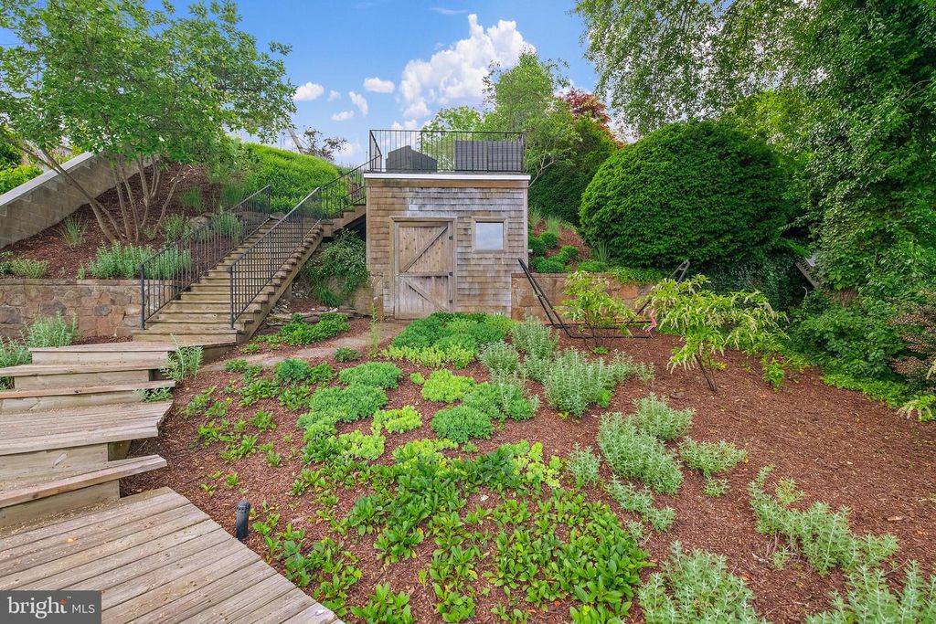 Image 21 of property listing at 1210 SEVERNVIEW DR, Crownsville, MD 21032