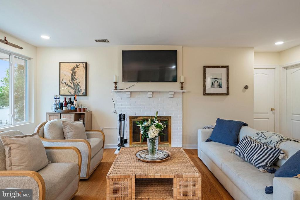 Image 22 of property listing at 1210 SEVERNVIEW DR, Crownsville, MD 21032