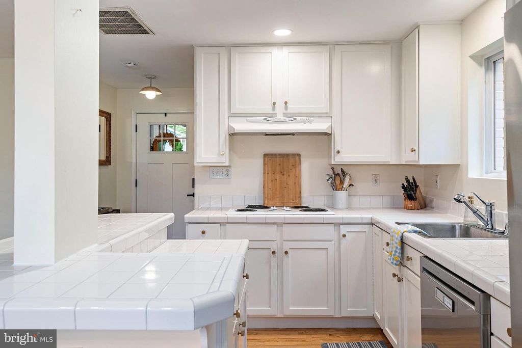 Image 30 of property listing at 1210 SEVERNVIEW DR, Crownsville, MD 21032