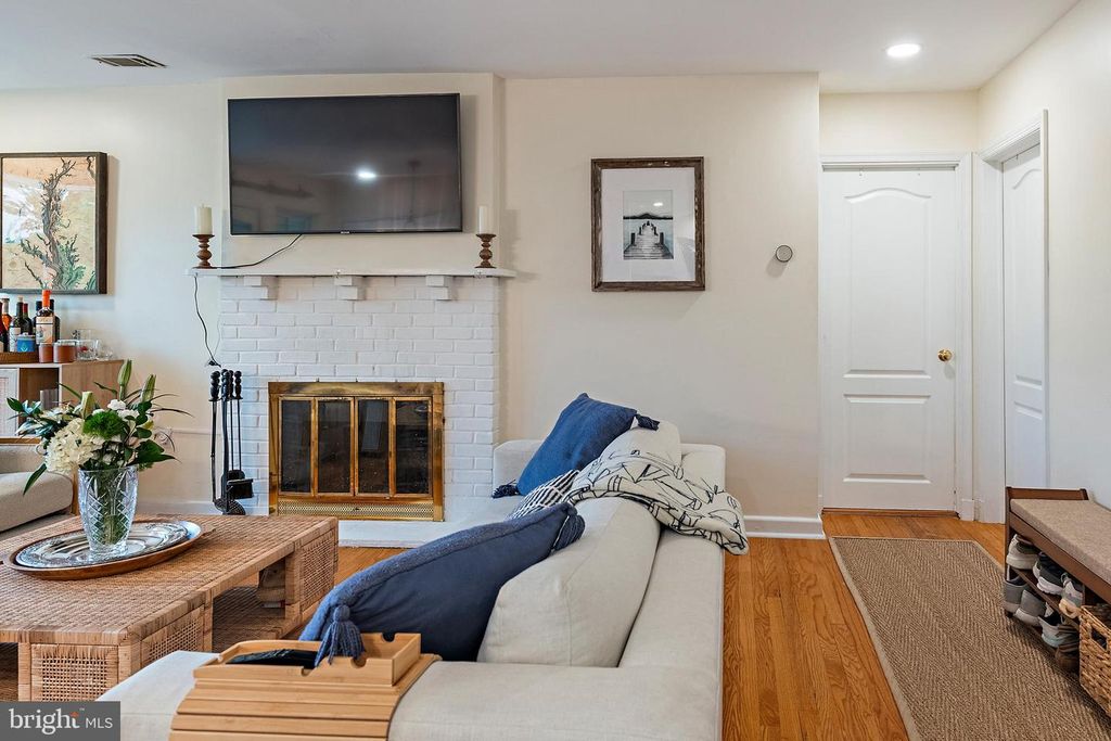 Image 32 of property listing at 1210 SEVERNVIEW DR, Crownsville, MD 21032