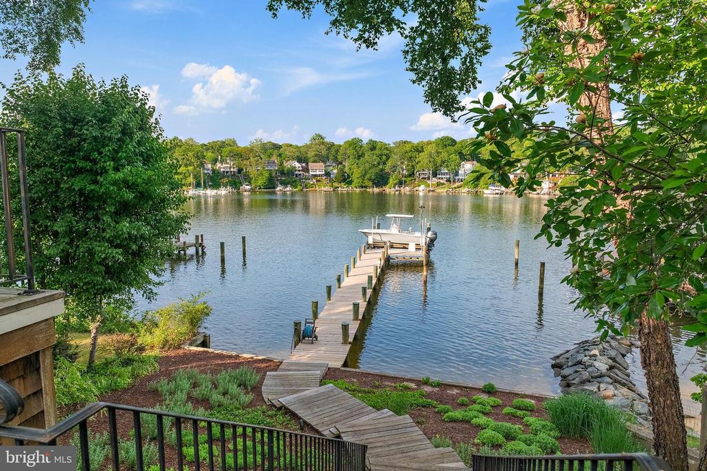 Image 4 of property listing at 1210 SEVERNVIEW DR, Crownsville, MD 21032