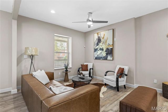 4648 S Compton Avenue, St Louis, MO 63111