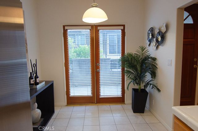 240 S Mentor 2, Pasadena, CA 91106