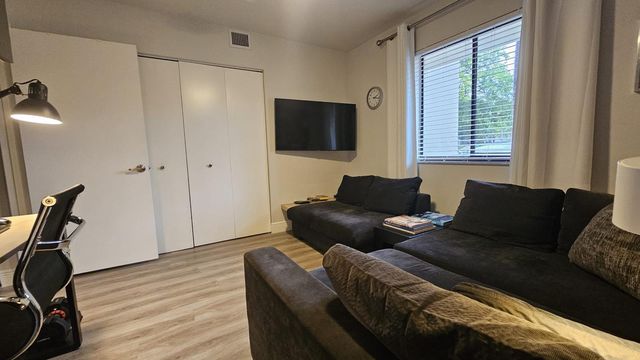 120 NW 70TH Street NW 1040, Boca Raton, FL 33487