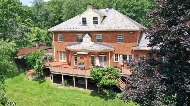 8 Chestnut St, Washington Twp., NJ 07853
