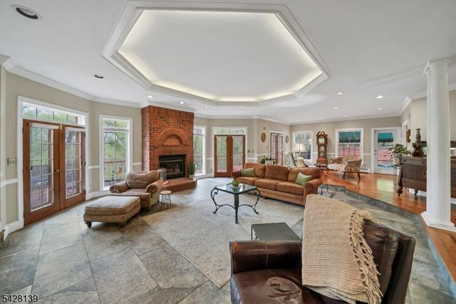 8 Chestnut St, Washington Twp., NJ 07853